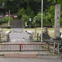 地震で鳥居が倒壊した石川県珠洲市の春日神社＝20日午前8時31分