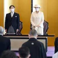 第78回日本芸術院賞の授賞式に出席される天皇、皇后両陛下＝20日午前、東京・上野の日本芸術院会館（代表撮影）