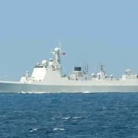 太平洋側を南下した中国海軍のミサイル駆逐艦＝20日（防衛省統合幕僚監部提供）