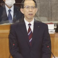福島県議会本会議で、知事選立候補を表明する内堀雅雄知事＝21日午後