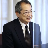 記者会見する大谷直人最高裁長官＝21日午後、最高裁（代表撮影）