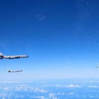 沖縄を通過した中国軍のH6爆撃機3機＝23日（防衛省統合幕僚監部提供）