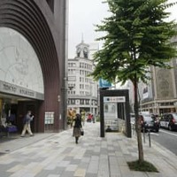 路線価が37年連続で全国最高となった東京・銀座の「鳩居堂」前