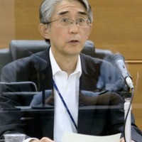記者会見する日銀大阪支店の高口博英支店長＝7日午後、大阪市