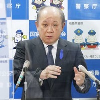 記者会見する警察庁の中村格長官＝12日午後、警察庁