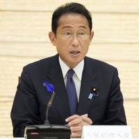 新型コロナウイルス感染症対策本部の会合であいさつする岸田首相＝15日午前、首相官邸