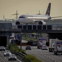 ドイツ・フランクフルト空港のルフトハンザ機＝26日（AP＝共同）