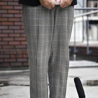 取材に応じる赤木雅子さん＝27日午後、大阪市