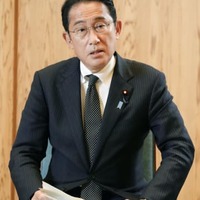 共同通信などのインタビューに答える岸田首相