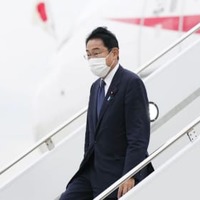 NPT再検討会議に出席するため、米ニューヨークのケネディ国際空港に到着した岸田首相＝7月31日（共同）