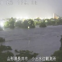 山形県長井市の最上川＝3日午後7時30分（国交省山形河川国道事務所のライブカメラから）