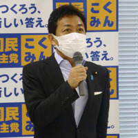 国民民主党の両院議員総会であいさつする玉木代表＝5日午前、国会