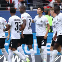 「夢のゴールだ！」フランクフルト鎌田、圧巻の鬼曲がりFKがこれ(動画あり)