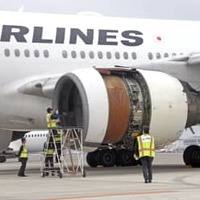 エンジントラブルが発生した日航機＝2020年12月、那覇空港