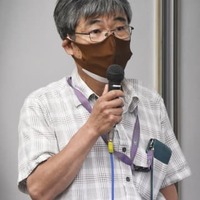 NPT再検討会議からの帰国報告を行う「全国被爆二世団体連絡協議会」の崎山昇会長＝31日午後、長崎市