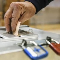 統一地方選の投票＝2019年4月、東京都内
