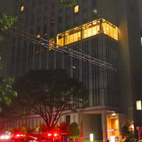 宿泊客が避難した三井ガーデンホテル仙台＝19日午前0時38分、仙台市