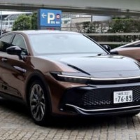 トヨタ自動車の新型クラウンの「クロスオーバー」＝29日午後、横浜市