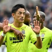 森岡亮太、喜ばなかった古巣相手の「ごめんねゴール」がこちら(動画あり)