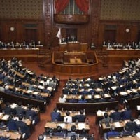 北朝鮮による弾道ミサイル発射に抗議する決議を採択した衆院本会議＝5日午後