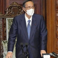 3日、衆院本会議に臨む細田議長