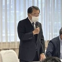 自民党安倍派の会合であいさつする塩谷立会長代理（中央）＝13日午後、東京・永田町の党本部