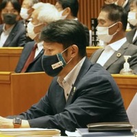 三重県議会に出席した小林貴虎県議＝19日午前