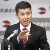 共同通信加盟社編集局長会議で講演する立憲民主党の泉代表＝21日午後、東京・東新橋