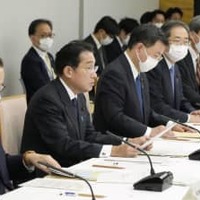 国土強靱化に向けた閣僚会合であいさつする岸田首相＝25日午前、首相官邸