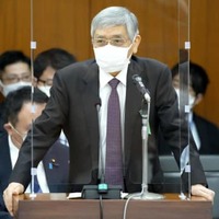 衆院財務金融委で答弁する日銀の黒田総裁＝2日午前