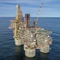 石油・天然ガス開発事業「サハリン1」の洋上施設（エクソンネフテガス提供・共同）