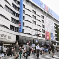 そごう・西武の主力店、西武池袋本店＝6月