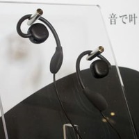 NTTグループが発売した耳に直接差し込まないイヤホン