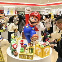 報道陣に公開された任天堂の国内最大の直営店「ニンテンドーオオサカ」＝10日午前、大阪・梅田