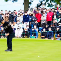 多くのギャラリーが石川のパッティングに息をのんだ（撮影：上山敬太)