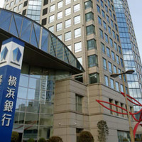 横浜銀行本店＝横浜市西区