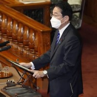 参院本会議で閣僚の辞任について発言する岸田首相＝22日午後