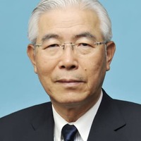 白石興二郎氏