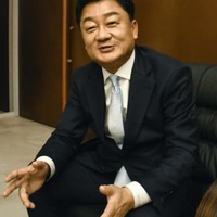 インタビューに応じる韓国の金亨駿・駐大阪総領事
