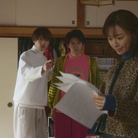 浮所飛貴、岸優太、松本まりか／「すきすきワンワン！」第6話より（C）日本テレビ
