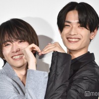 日傘事件を経て絆が深まった板垣李光人＆高橋恭平（C）モデルプレス