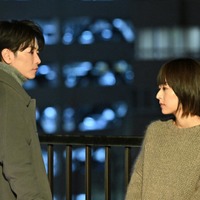 佐藤健、井上真央／  「100万回 言えばよかった」第8話より（C）TBS