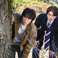 櫻井翔、白洲迅／「大病院占拠」第8話 （C）日本テレビ