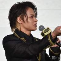 明太子が「クソほど嫌い」なのに食べてしまった上田竜也（現場でノリノリでギャルピースしていた上田竜也）（C）モデルプレス