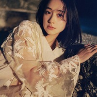 堀田真由ファースト写真集「MY」（3月29日発売）表紙（C）松岡一哲／集英社