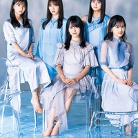 乃木坂46公式書籍「10年の歩き方」通常版表紙（画像提供：KADOKAWA）