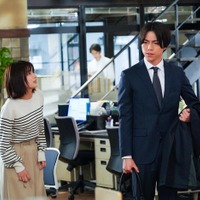 芳根京子、重岡大毅／「それってパクリじゃないですか？」第1話より（C）日本テレビ