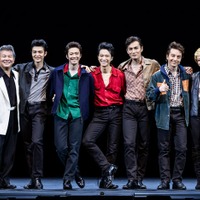 舞台「BACKBEAT」（左から）尾藤イサオ、上口耕平、辰巳雄大、戸塚祥太、加藤和樹、JUON、愛加あゆ／撮影：岡千里