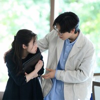 橋本環奈、坂東龍汰／「王様に捧ぐ薬指」第4話より（C）TBS