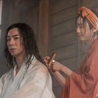 松本潤、松井玲奈「どうする家康」第19話より（C）NHK